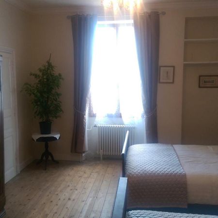 Bed and Breakfast Vingt Grand Rue à Champagne-Mouton Chambre photo