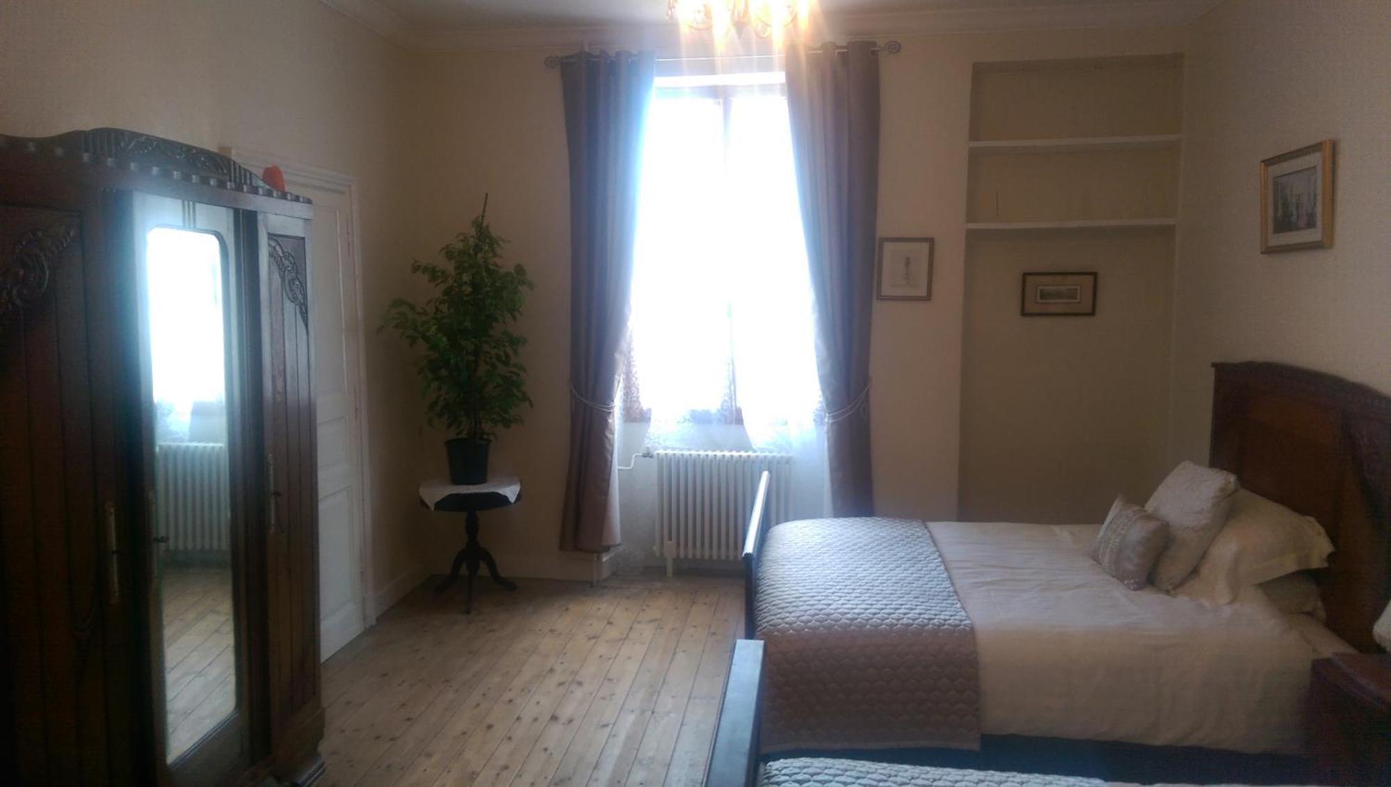 Bed and Breakfast Vingt Grand Rue à Champagne-Mouton Chambre photo