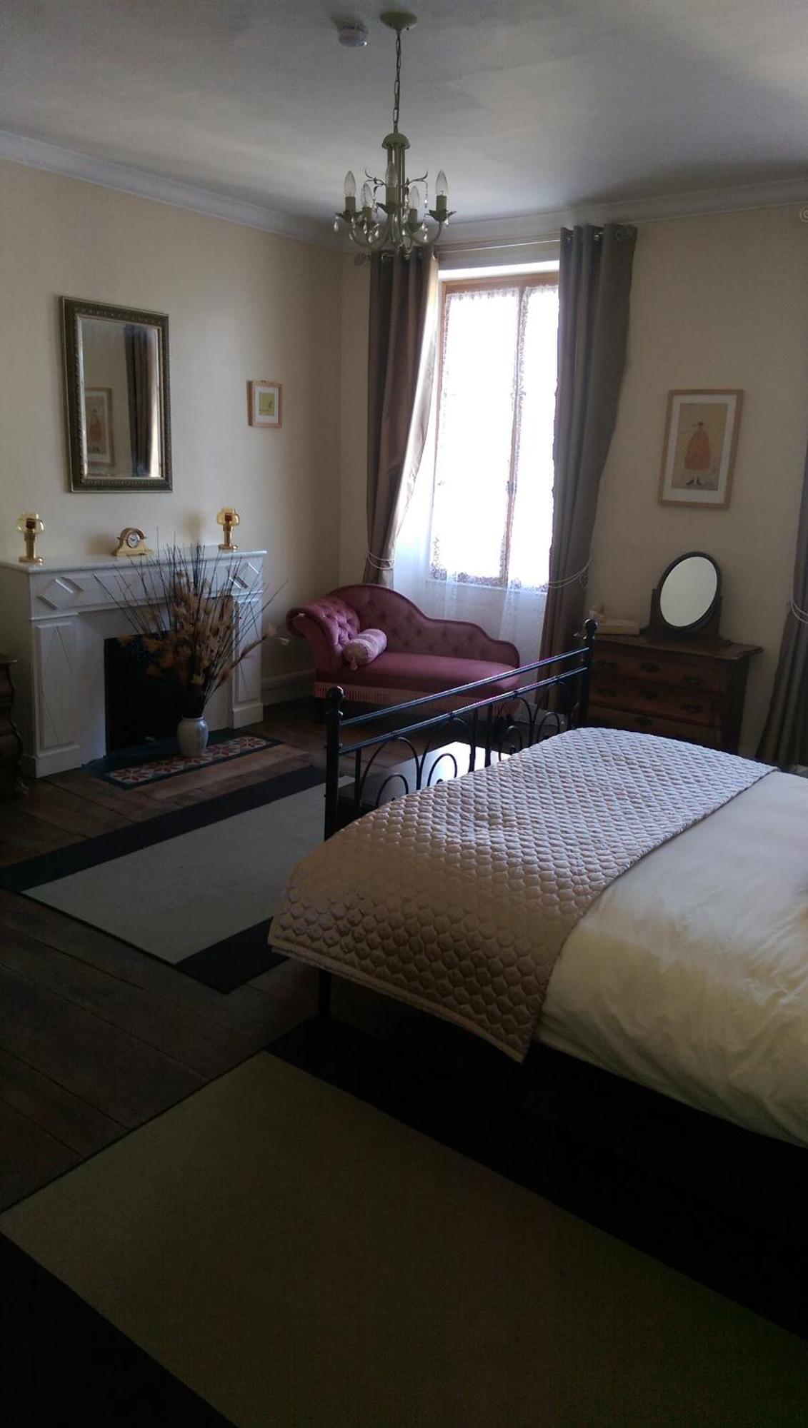 Bed and Breakfast Vingt Grand Rue à Champagne-Mouton Chambre photo