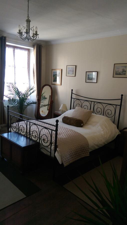 Bed and Breakfast Vingt Grand Rue à Champagne-Mouton Extérieur photo
