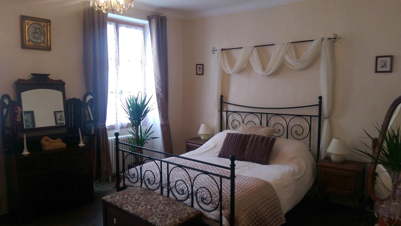 Bed and Breakfast Vingt Grand Rue à Champagne-Mouton Extérieur photo
