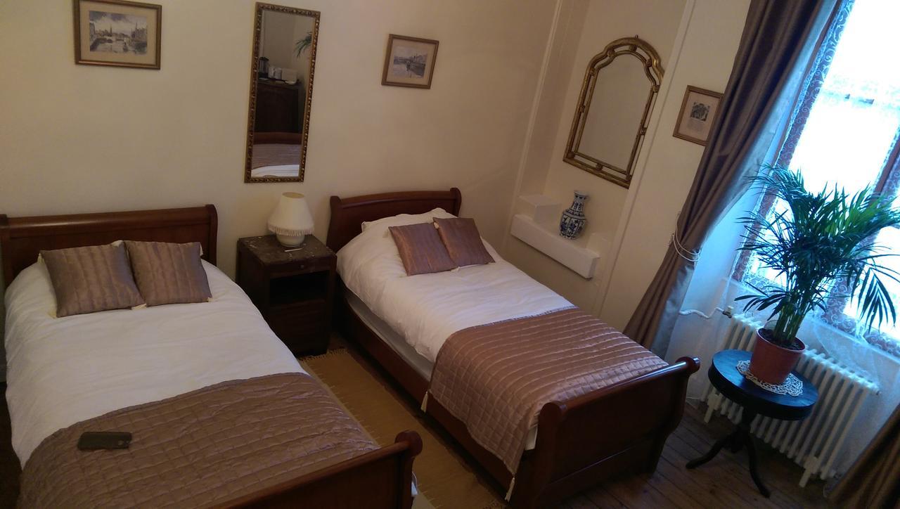 Bed and Breakfast Vingt Grand Rue à Champagne-Mouton Extérieur photo