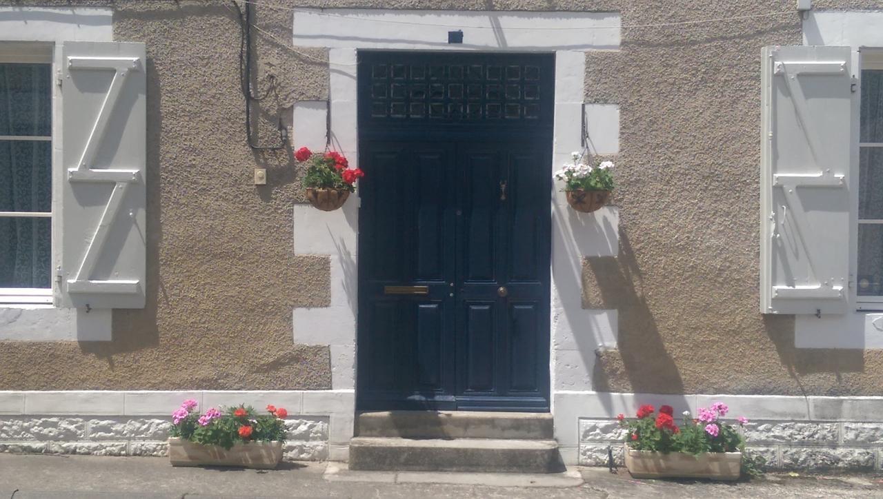 Bed and Breakfast Vingt Grand Rue à Champagne-Mouton Extérieur photo