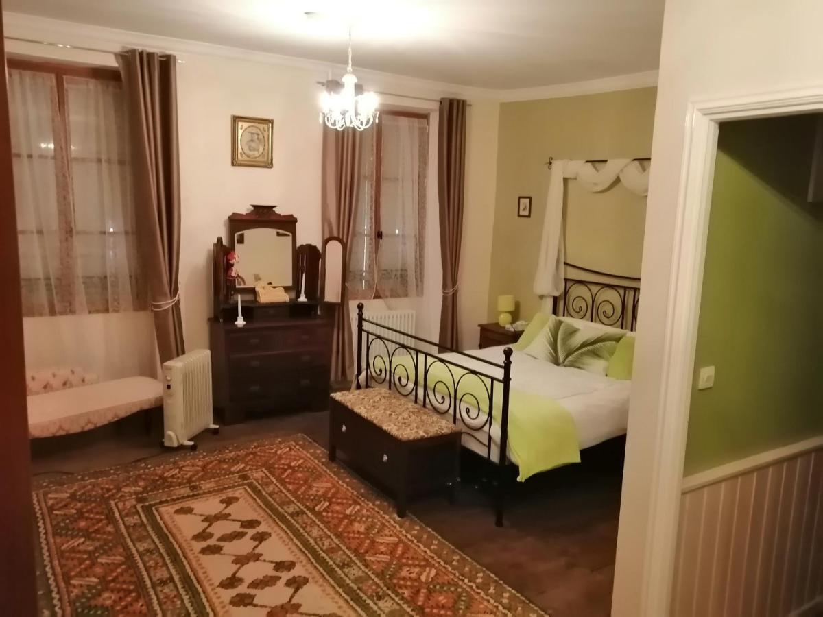 Bed and Breakfast Vingt Grand Rue à Champagne-Mouton Extérieur photo