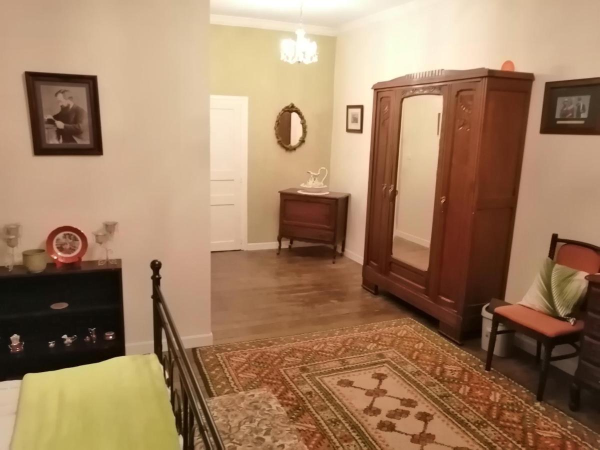 Bed and Breakfast Vingt Grand Rue à Champagne-Mouton Extérieur photo